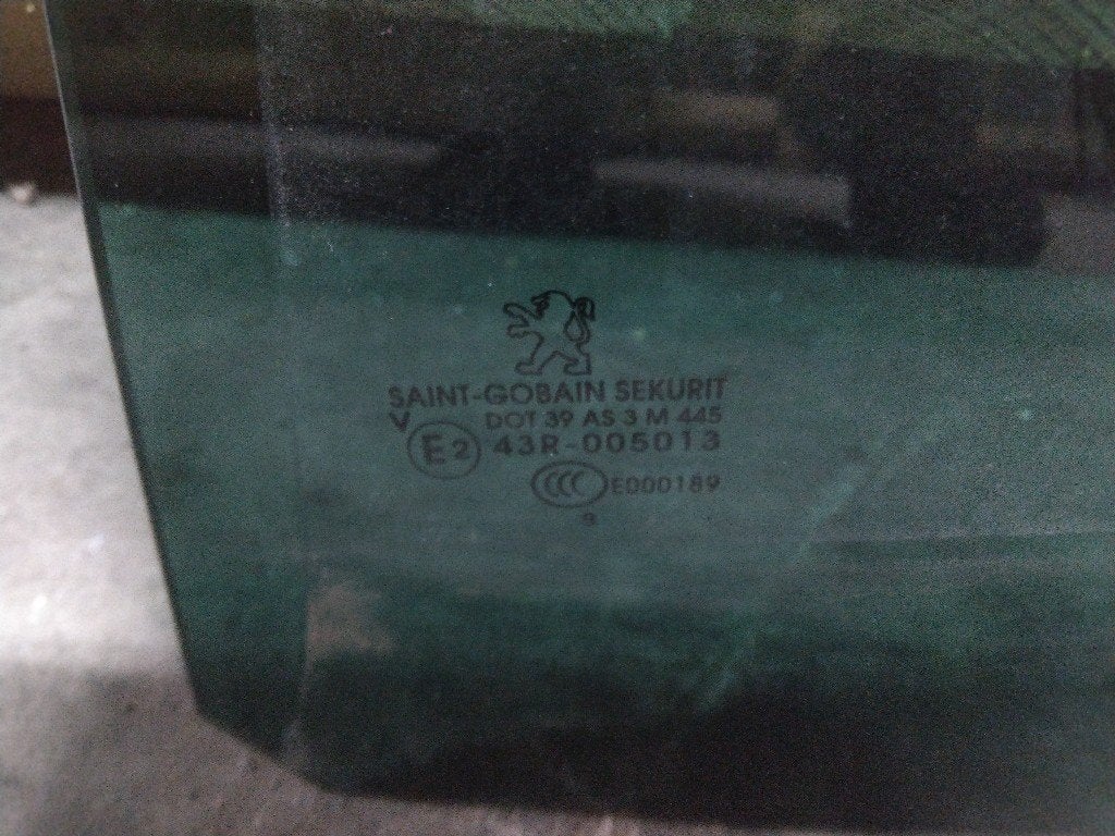 VITRE ARRIERE GAUCHE Peugeot 3008 I (0U / HU), Mevr. I. Hauben, Utilisé, Rue de l'Espoir 34 34
4030  GRIVEGNÉE, BE, Info@Collignon.be