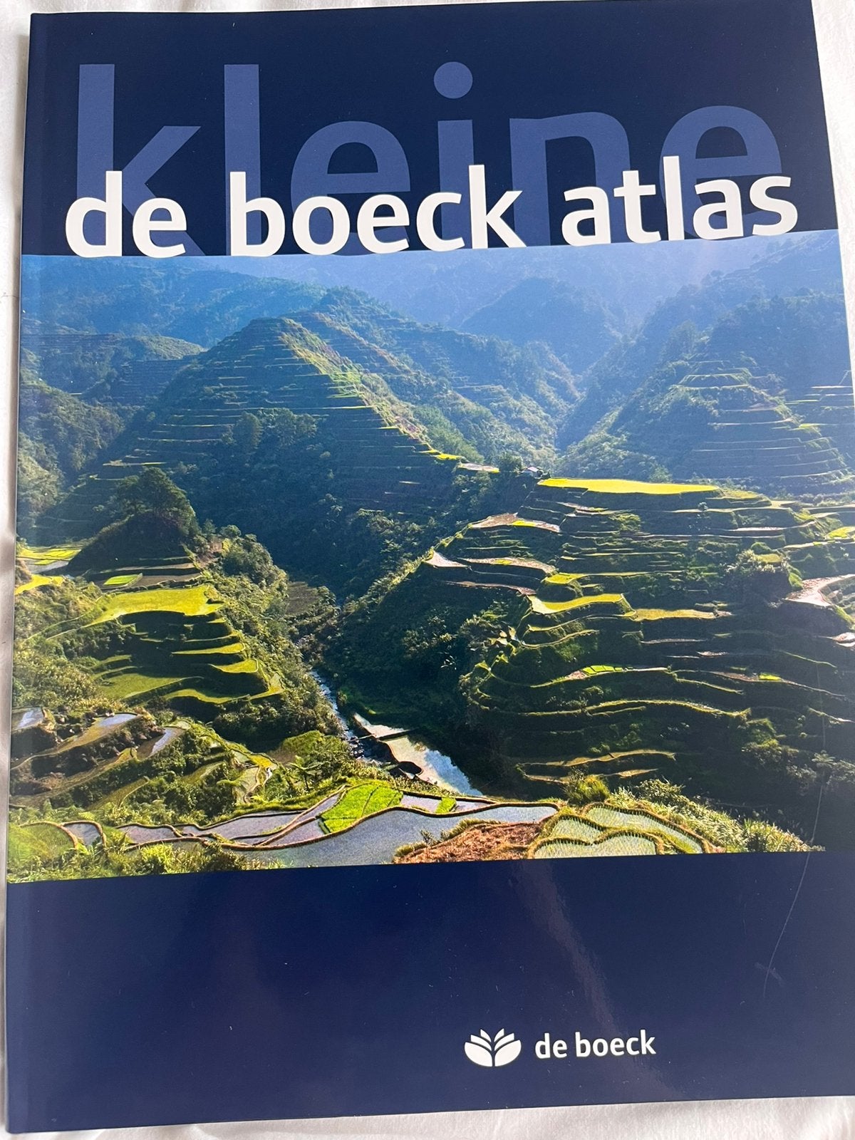 Kleine de boeck atlas, Boeken, Atlassen en Landkaarten, Ophalen, Zo goed als nieuw