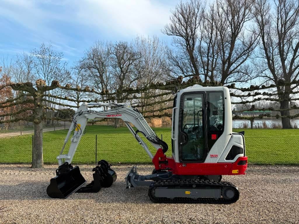 Takeuchi TB 225 Extra Minigraver / Mini Graver (bj 2025), Excavatrice