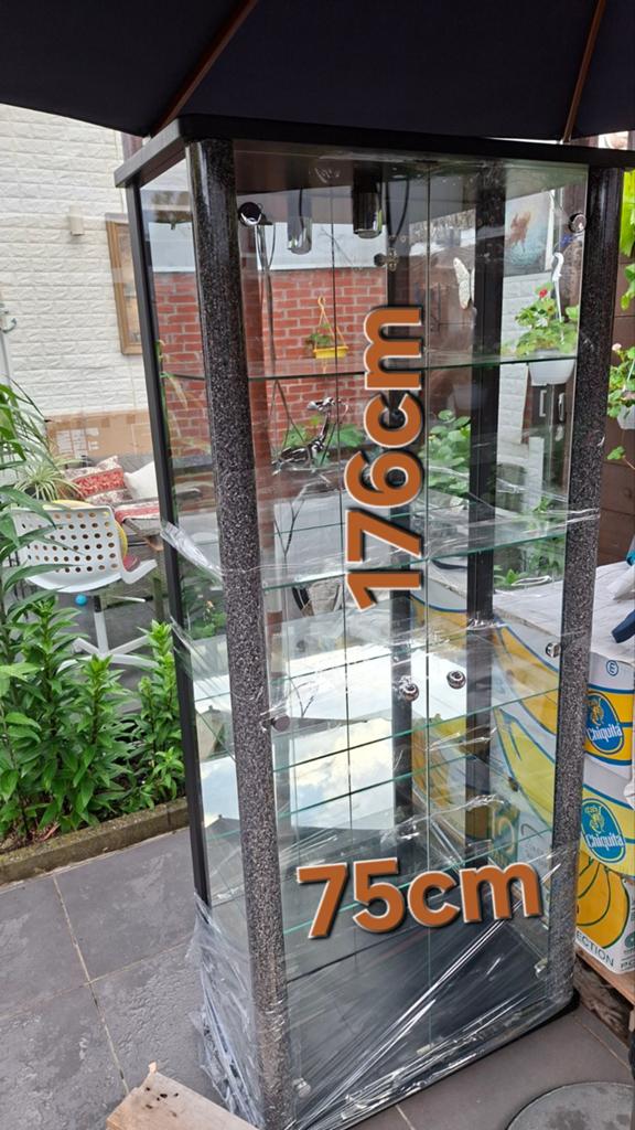 Glazen vitrinekast, Huis en Inrichting, Kasten | Vitrinekasten, Ophalen