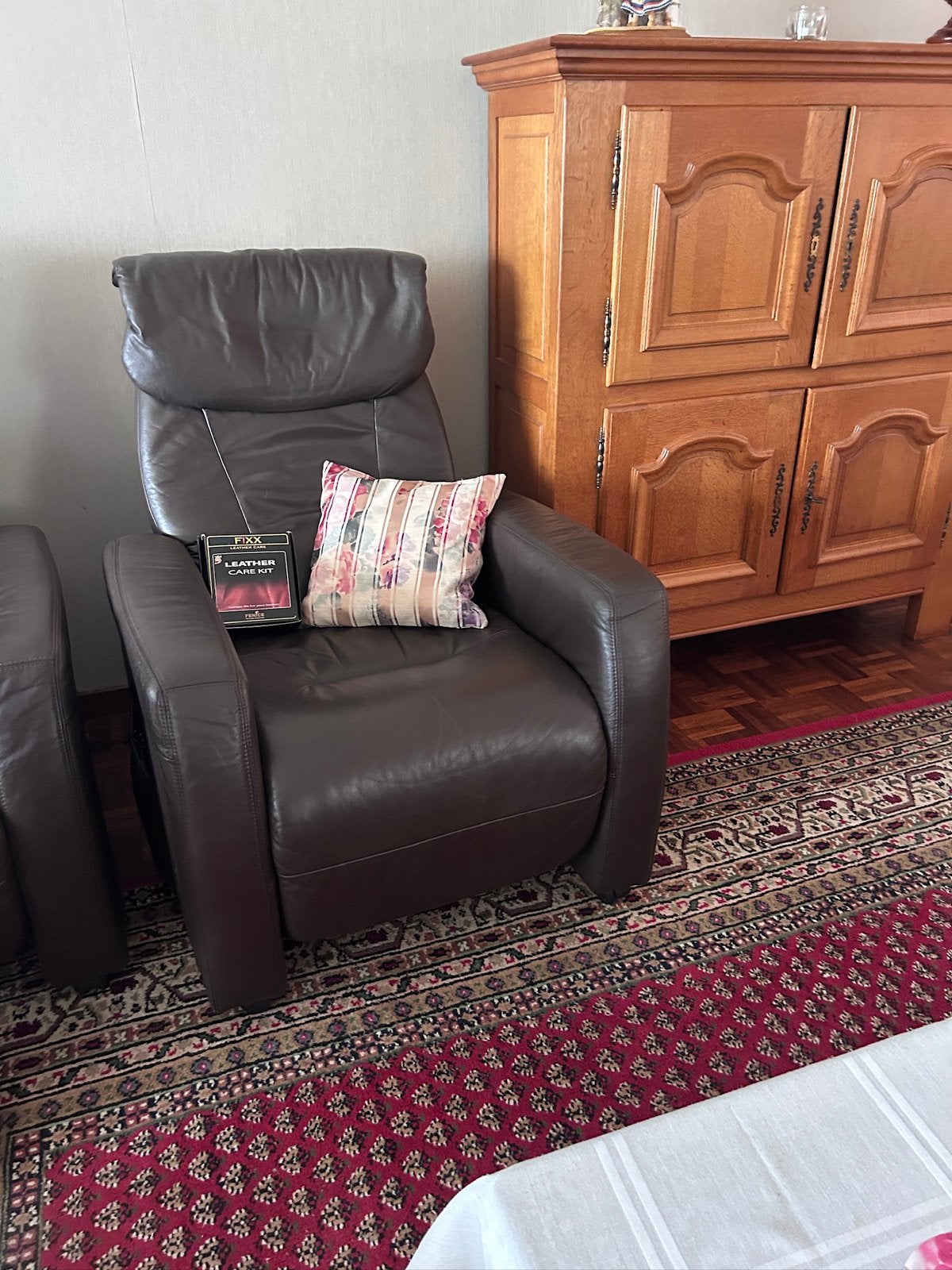 Relaxzetel in bruin leder te koop, tweede exemplaar gratis, Degelijk, tijdloos, Une personne, Enlèvement, Utilisé