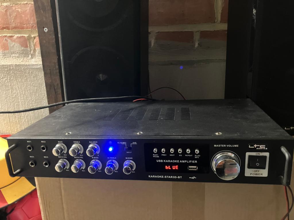 Karaoke versterker 80W + 2 + 2 HP mic LTC STAR3D-BT, Ophalen, Gebruikt, Complete set