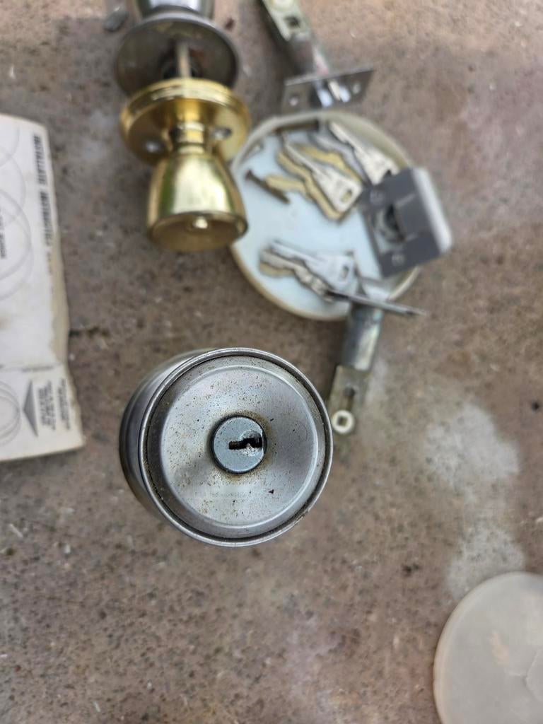 Ronde klinken met slot buitendeur, Doe-het-zelf en Bouw, Ophalen