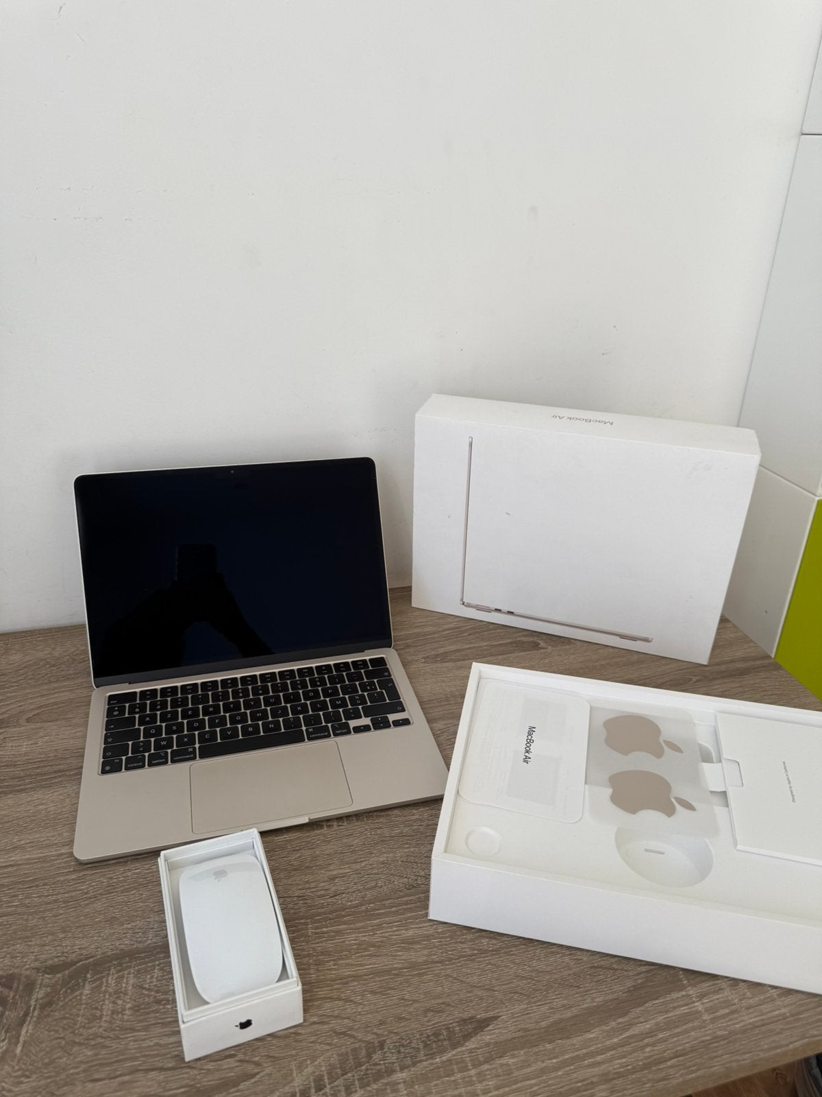 Macbook M3 (100% bat) + Magic Mouse en doos!, Computers en Software, Ophalen, Zo goed als nieuw, 13 inch, MacBook