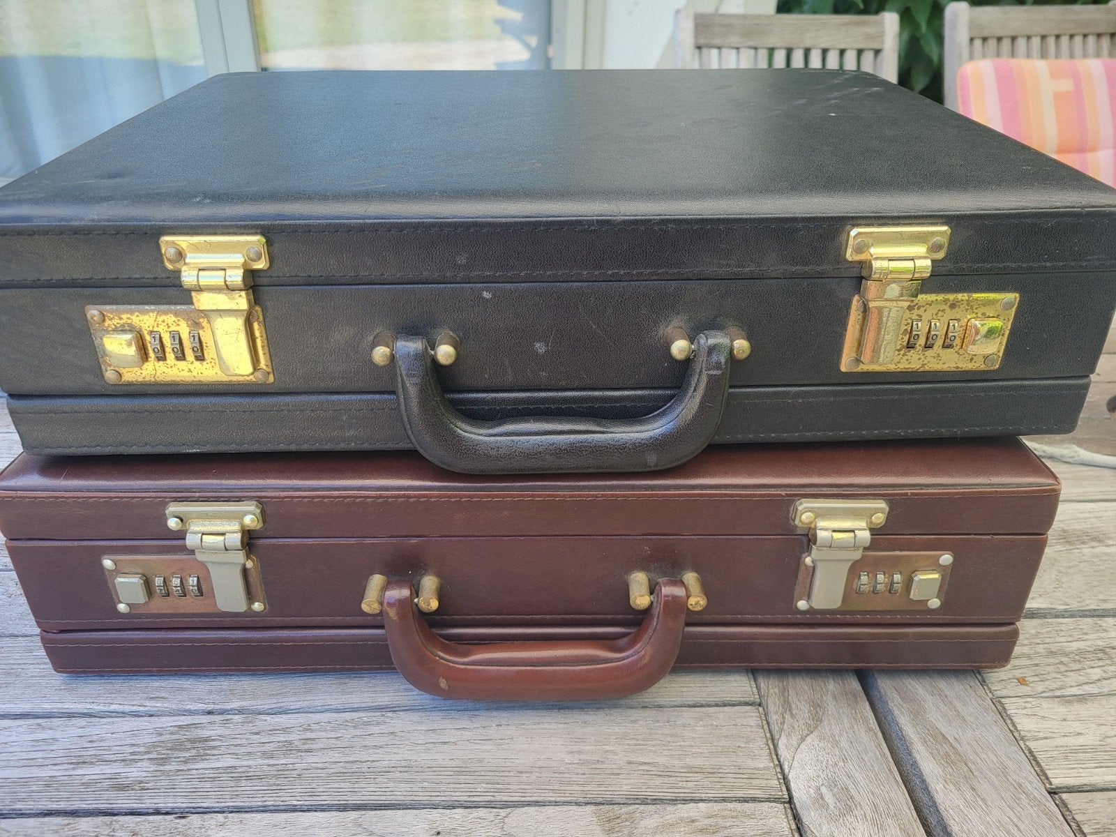 2 vintage aktentassen


Enkel persoonlijk ophalen, geen koer, Ophalen