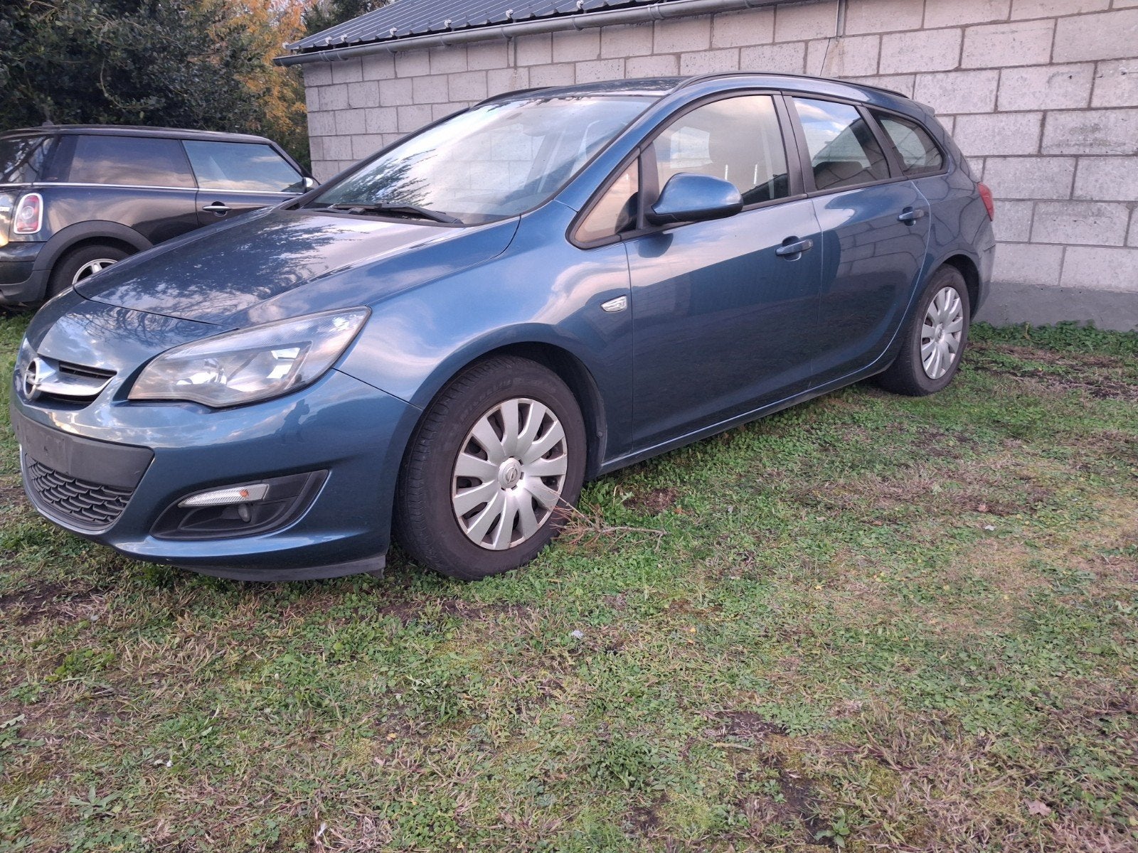 Opel Astra J Sports Tourer 1.7D 12/2013 216 000 km 96 kW 130, Autos, Euro 5, Achat, Boîte manuelle, Bleu