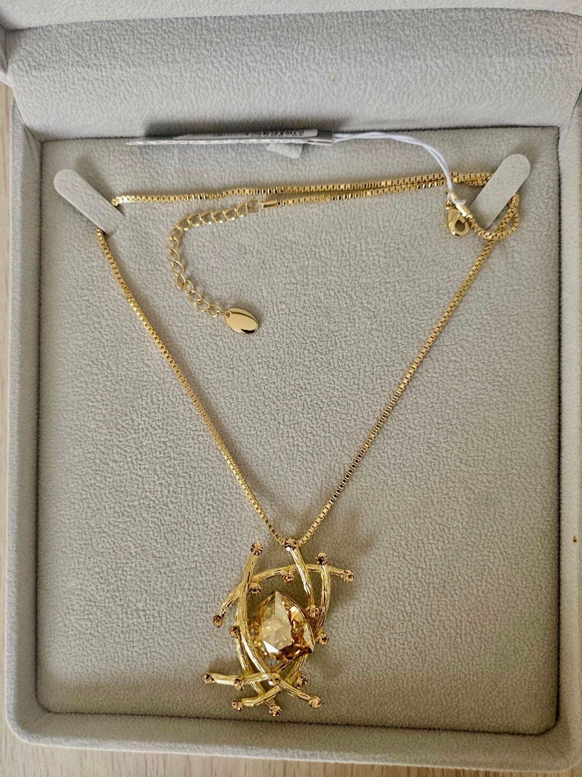 Goudkleurige ketting + oorbellen – Sincera7, Verzenden, Nieuw, Goud, Overige materialen