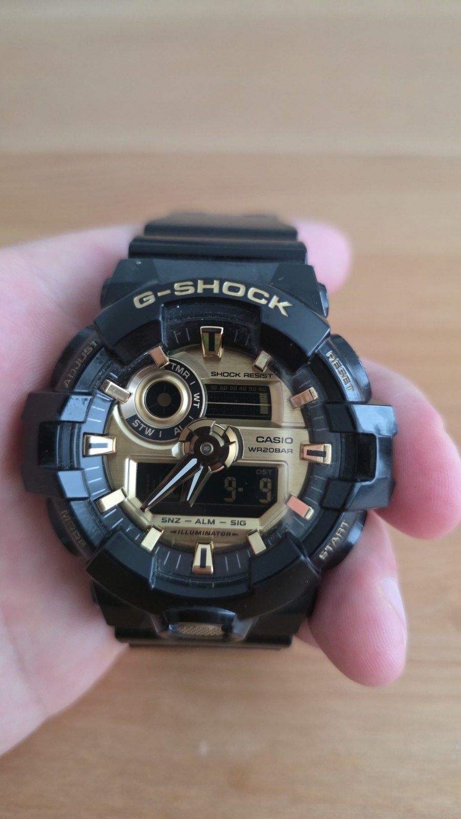 Casio G-Shock GA-710GB-1AER, Enlèvement ou Envoi, Utilisé, Montre-bracelet, Casio