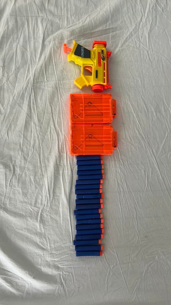 Nerf geweer, 2 magazijnen en 20 pijltjes, Ophalen of Verzenden, Zo goed als nieuw