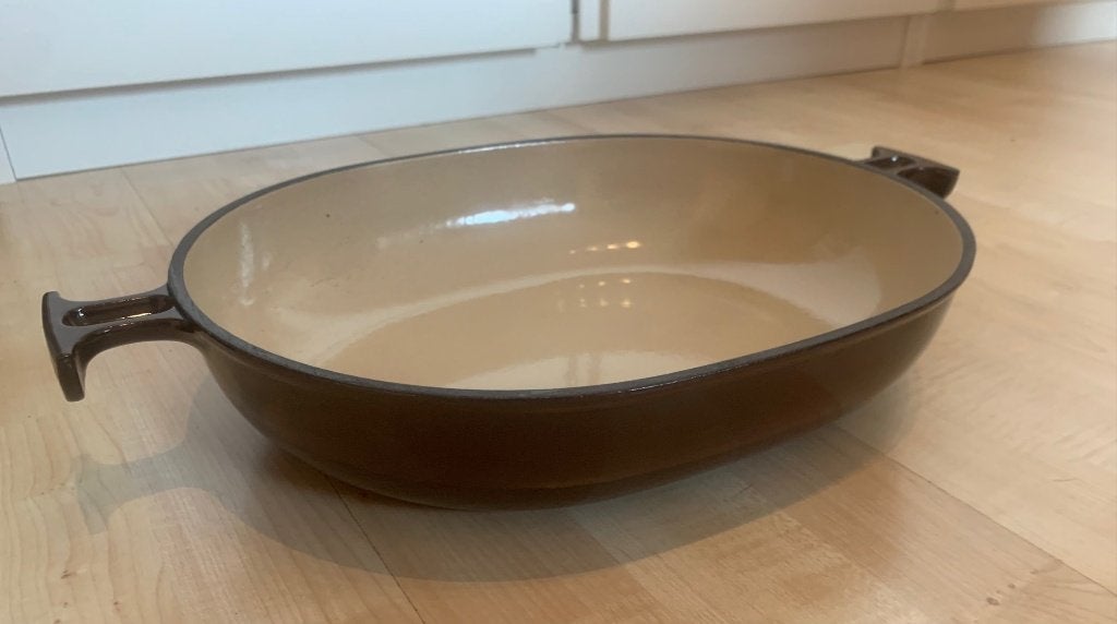 Le Creuset La Mama Enzo Mari 33cm bruin perfecte staat, Huis en Inrichting, Keuken | Potten en Pannen, Ophalen, Gietijzer, Overige typen