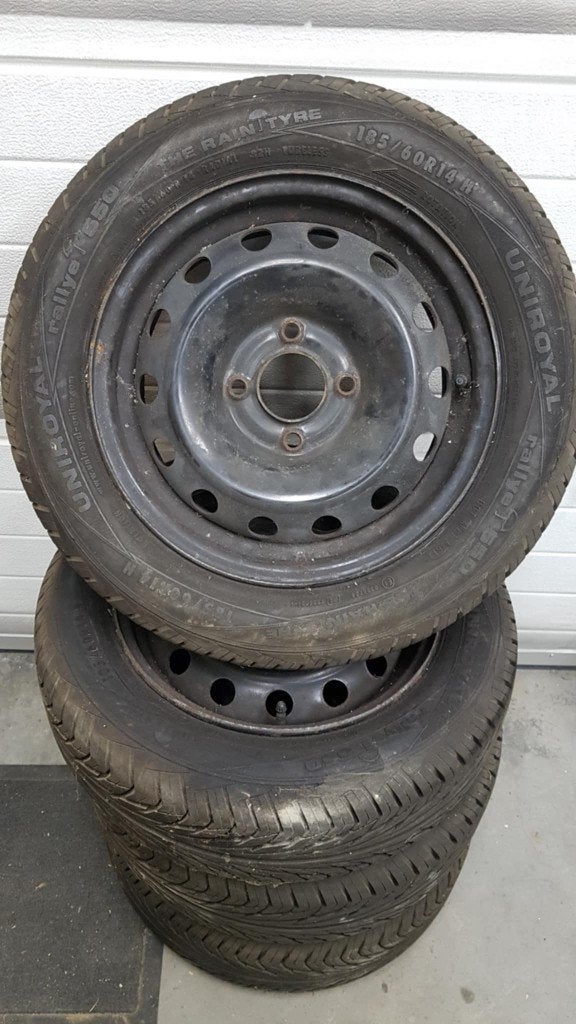 Pneus 185/60x14 h Uniroyal monté sur jantes, Autos : Pièces & Accessoires, Pneus & Jantes, Enlèvement, Pneu(s)