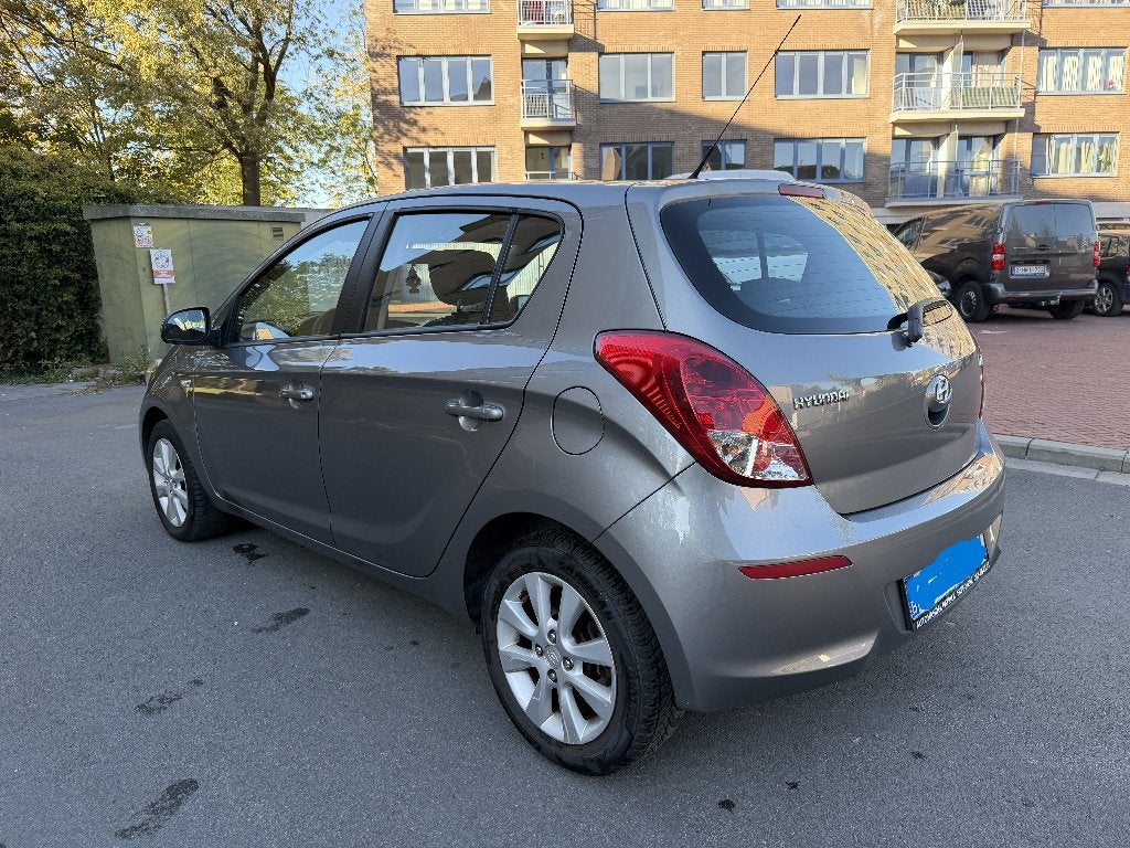 Hyundai i20 1.2 essence année 2013 138.000 km bon état, Achat, Entreprise, Boîte manuelle, Entretenue par le concessionnaire