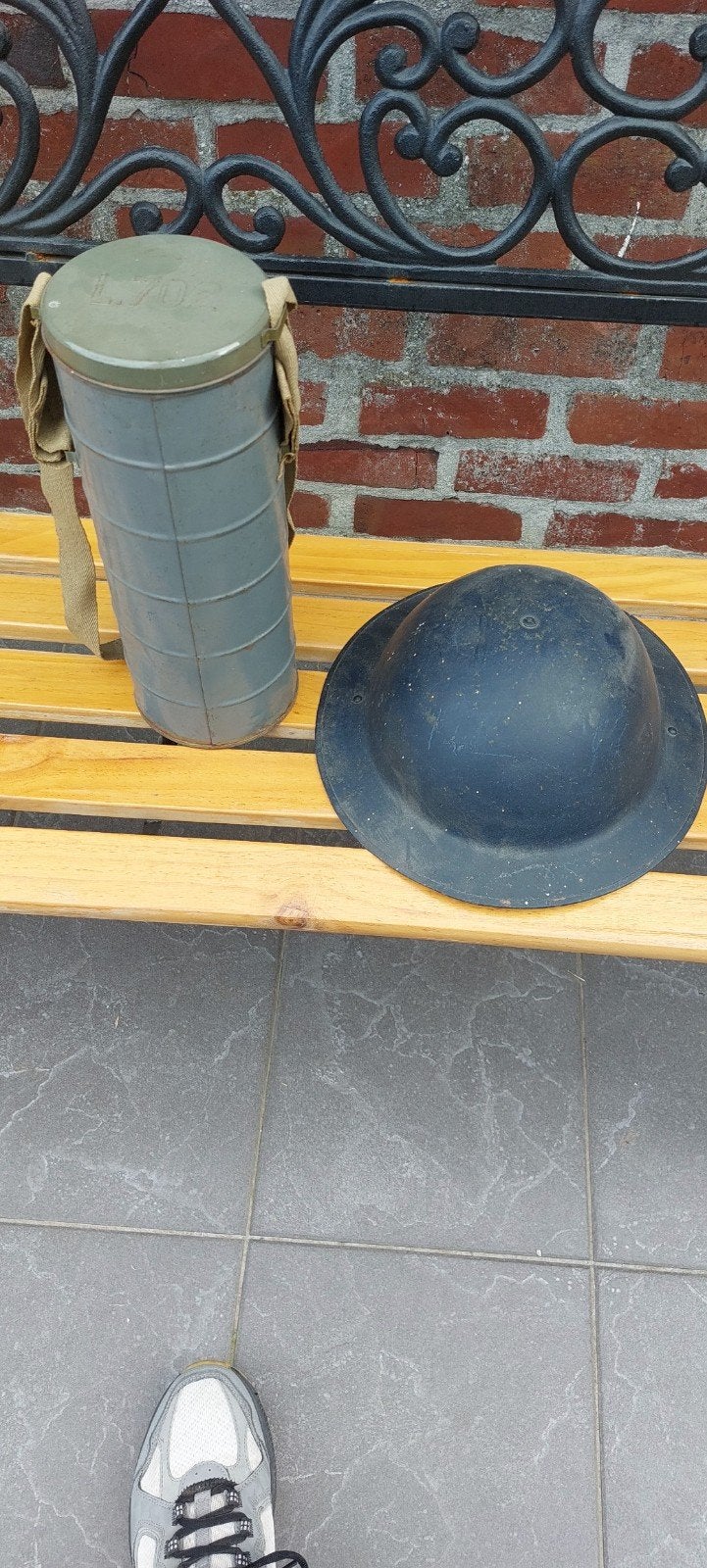 oud gasmasker +helm, Ophalen