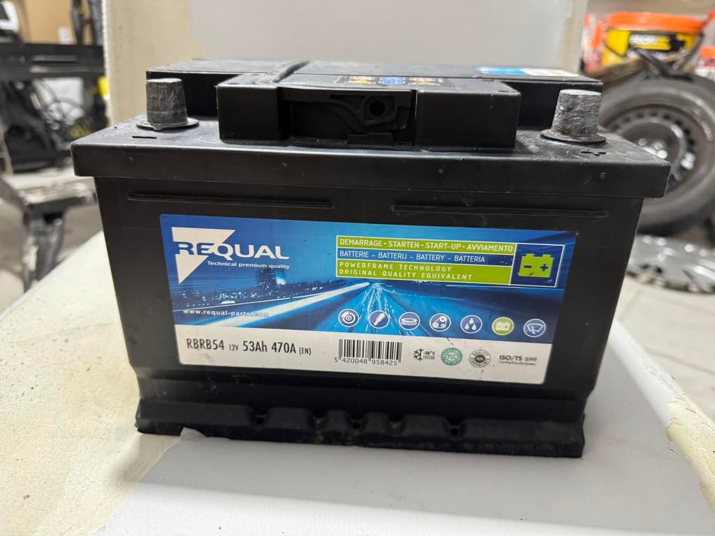 Batteries voiture marque requal 12V 53 AH 470 ampères, Ophalen