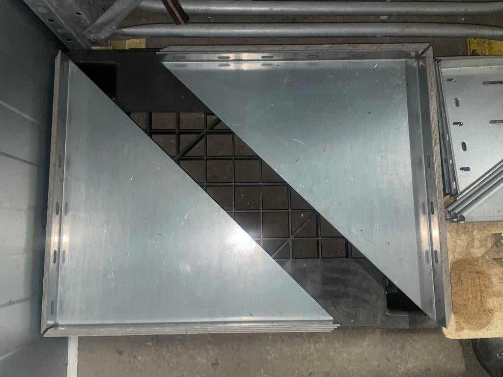 Zware metalen hoeksteunen, Doe-het-zelf en Bouw, Ophalen, Zo goed als nieuw