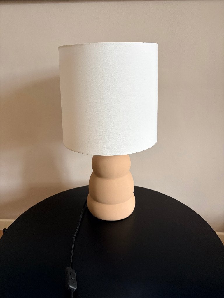 Lampe de table Madsen en terracotta – Kave Home, Ophalen, Wit, Zo goed als nieuw, Inclusief lichtbron