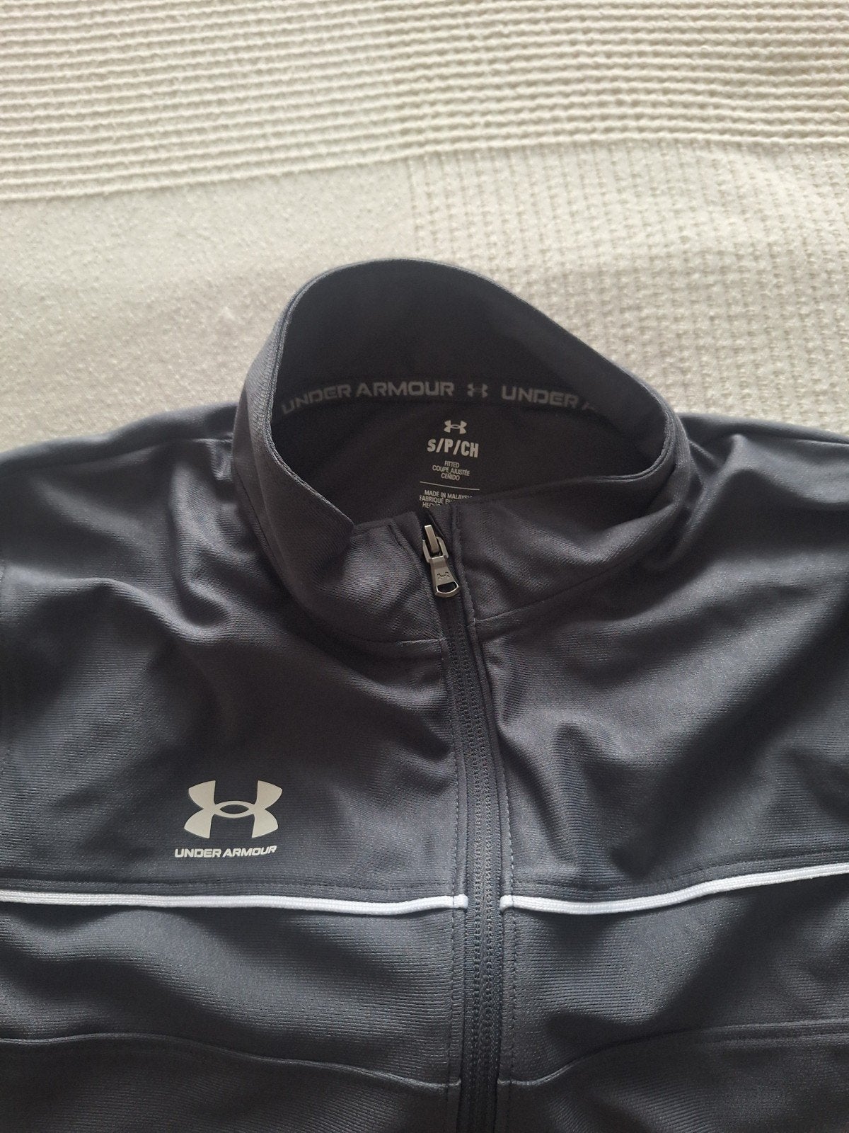 Veste training under armour grise 13-14 ans, Enlèvement