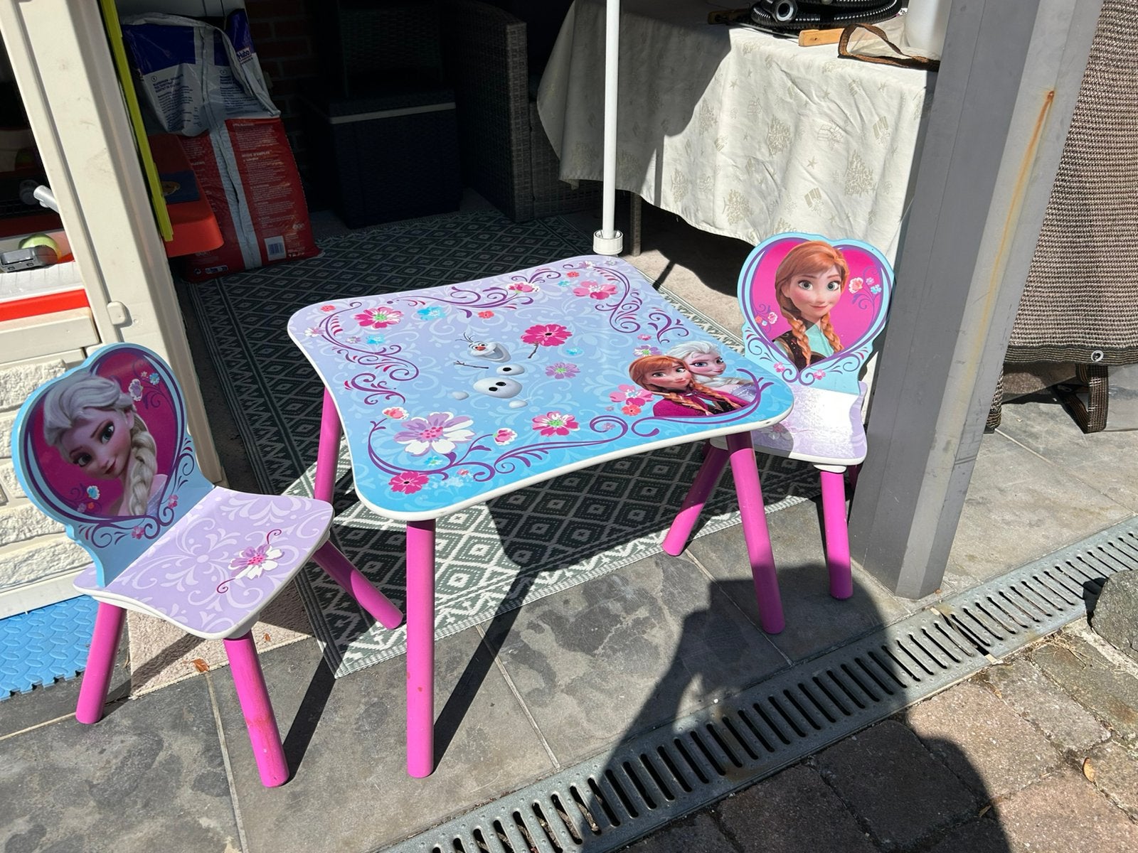 2 zeer leuke kindertafels met stoelen- prijs per set, Ophalen, Gebruikt, 3 zitplaatsen, Tuinset