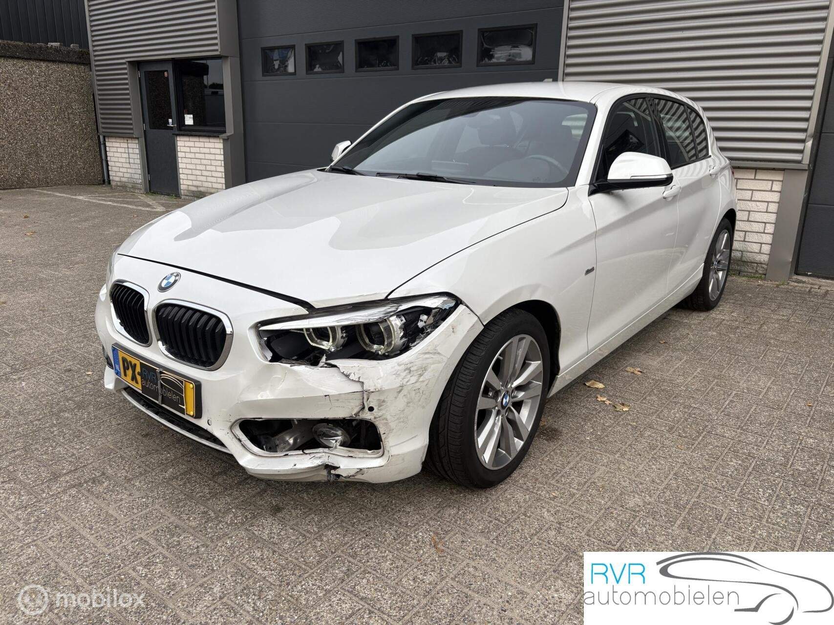 BMW 1-serie 118i Sport Line AUTOMAAT/LEER/SCHADE, Autos, Cuir, Achat, Volant multifonction, 1290 kg