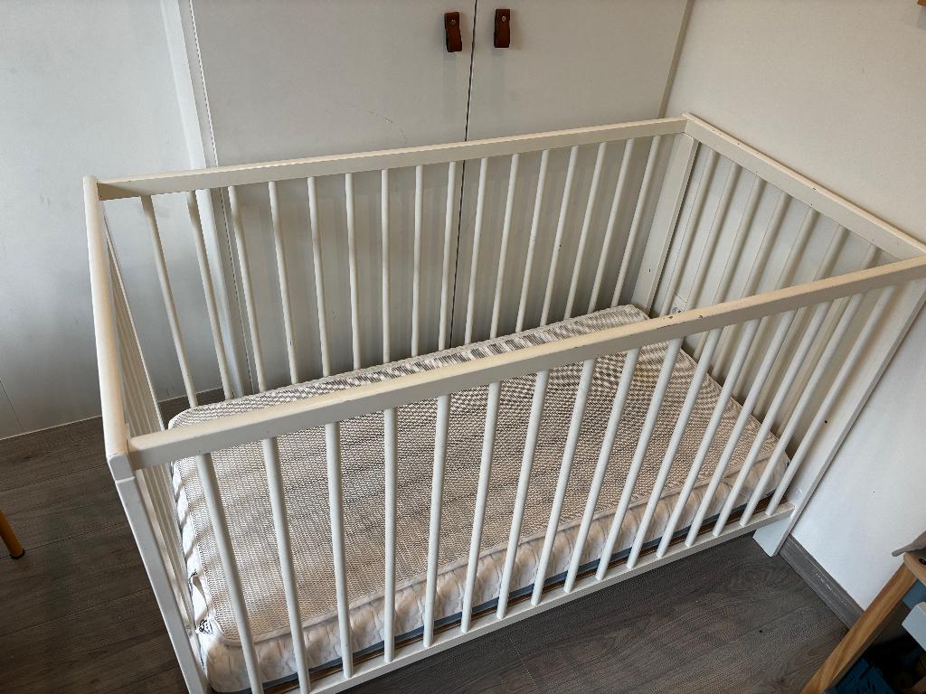 Ikea Gulliver babybed + AeroSleep Premium matras + acc., Kinderen en Baby's, Ophalen, Gebruikt, Minder dan 140 cm, Matras