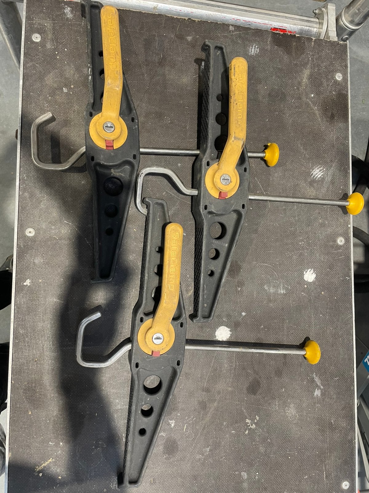 Clips d'échelle Rhino SafeClamp, lot de 3, avec clé, Bricolage & Construction, Enlèvement ou Envoi, Comme neuf