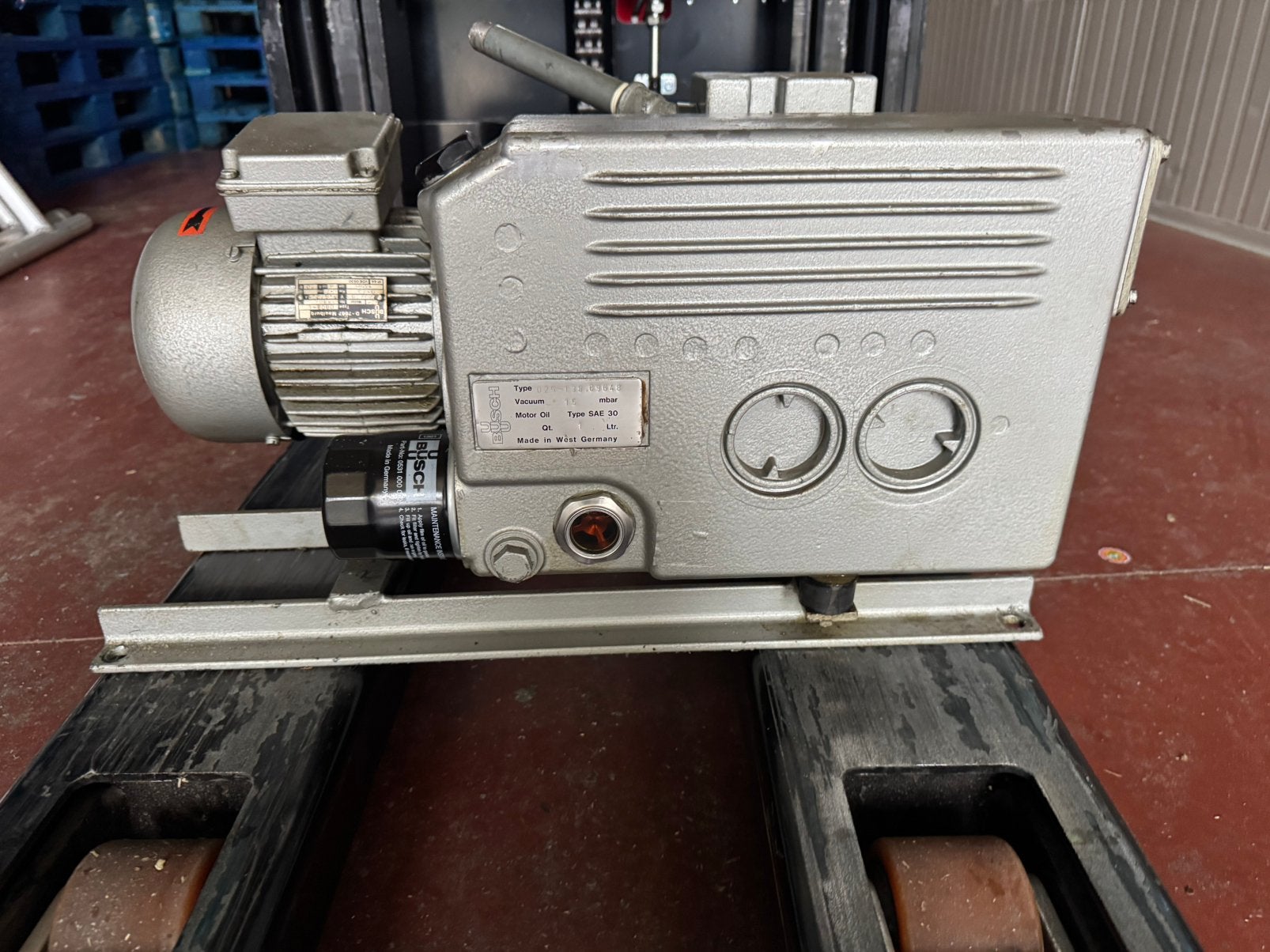 Vacuum pomp industrieel, Ophalen