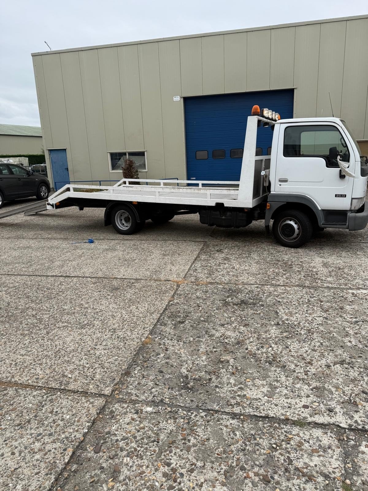 Permis de conduire Nissan Cabstar 35.13 92kw Depaneur à chaî, Autos, Achat, 3 places, Boîte manuelle, 2 portes