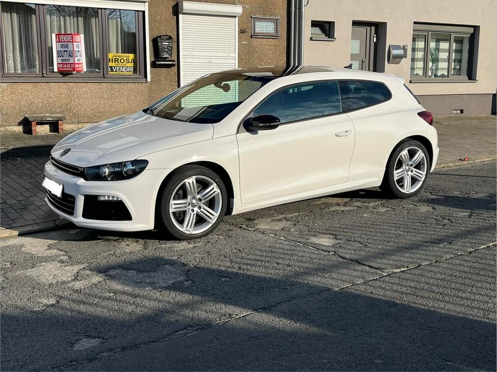 Scirocco R 87000km recaro nieuwstaat, Voorwielaandrijving, Euro 5, Zwart, Alcantara