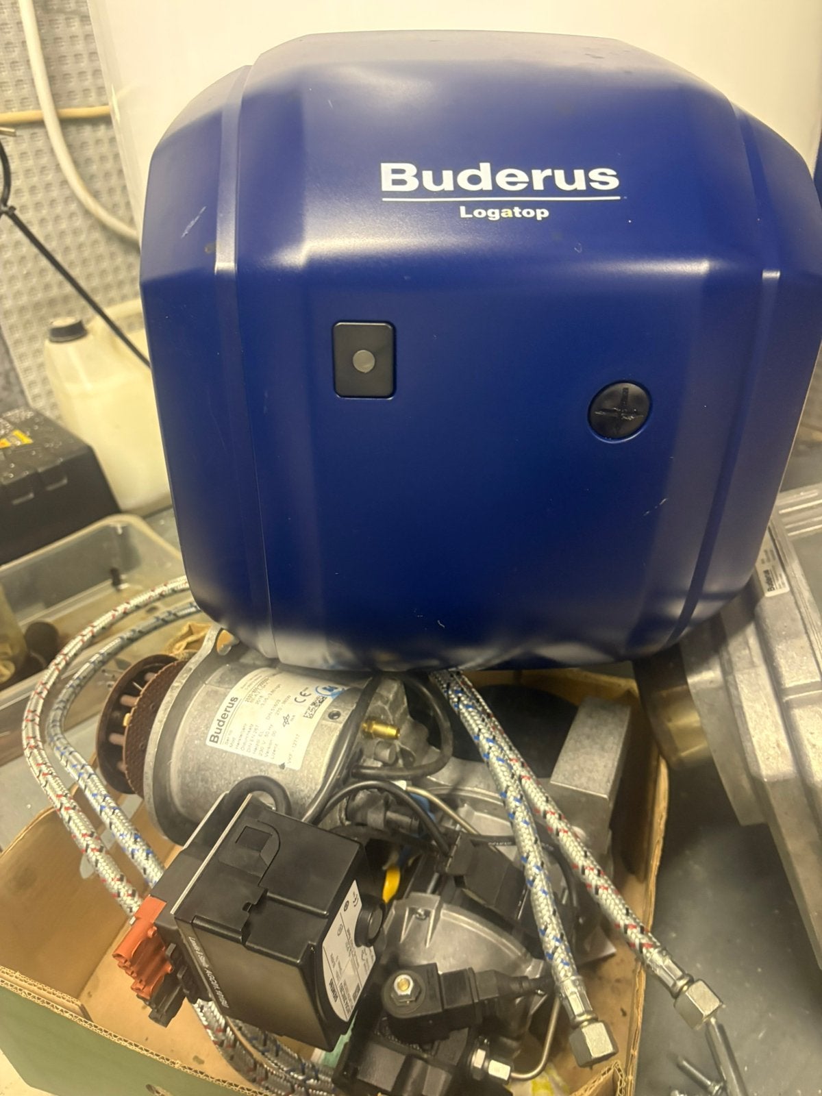 Buderus mazoutbrander 2018, Doe-het-zelf en Bouw, Ophalen, Zo goed als nieuw