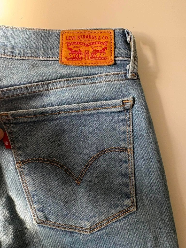 Lichtblauwe Levi's 710 Super Skinny Jeans – Maat 28 (S/M), Kleding | Dames, Blauw, Ophalen of Verzenden, W28 - W29 (confectie 36)
