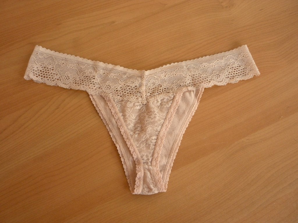 Huidskleurige kanten string van Hunkemöller Maat M, Ophalen of Verzenden, String