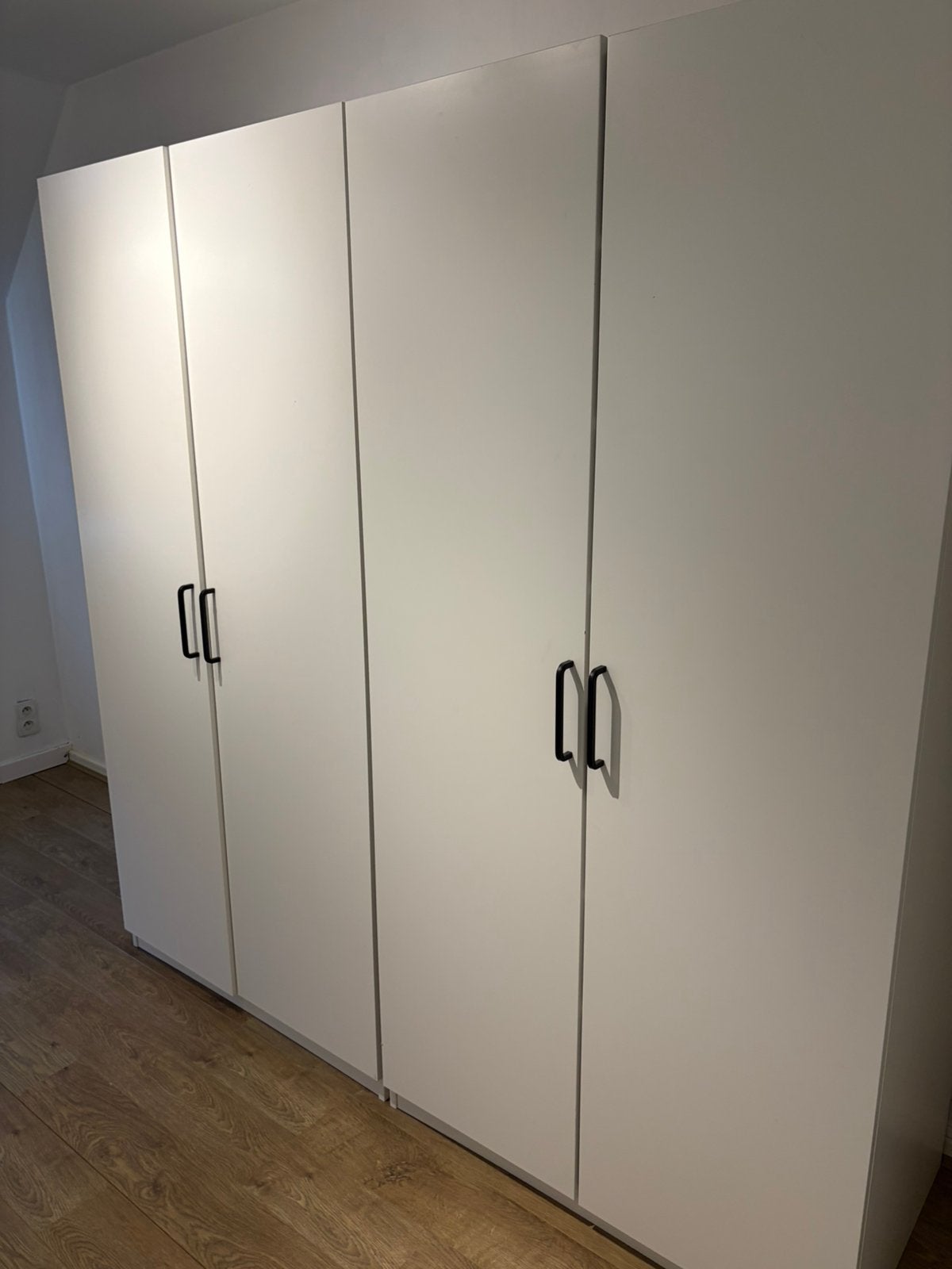 Witte kleerkast met lades, Huis en Inrichting, Kasten | Roldeurkasten en Archiefkasten, Zo goed als nieuw, Ophalen