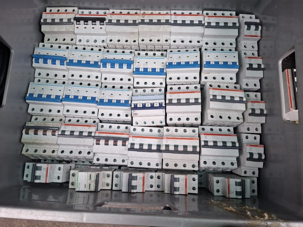 groote partijn van Disjoncteurs en zekering, Doe-het-zelf en Bouw, Ophalen, Zo goed als nieuw, ABB, Schakelaar