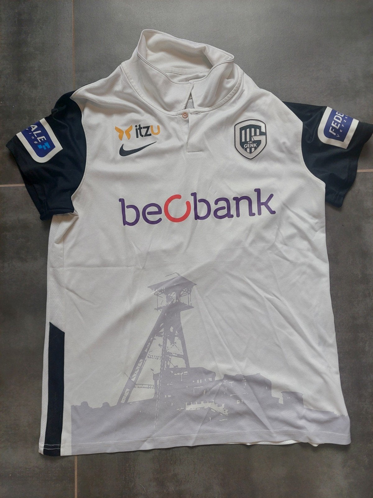 Voetbalshirt KRC Genk, Sport en Fitness, Maat L, Ophalen, Zo goed als nieuw, Shirt