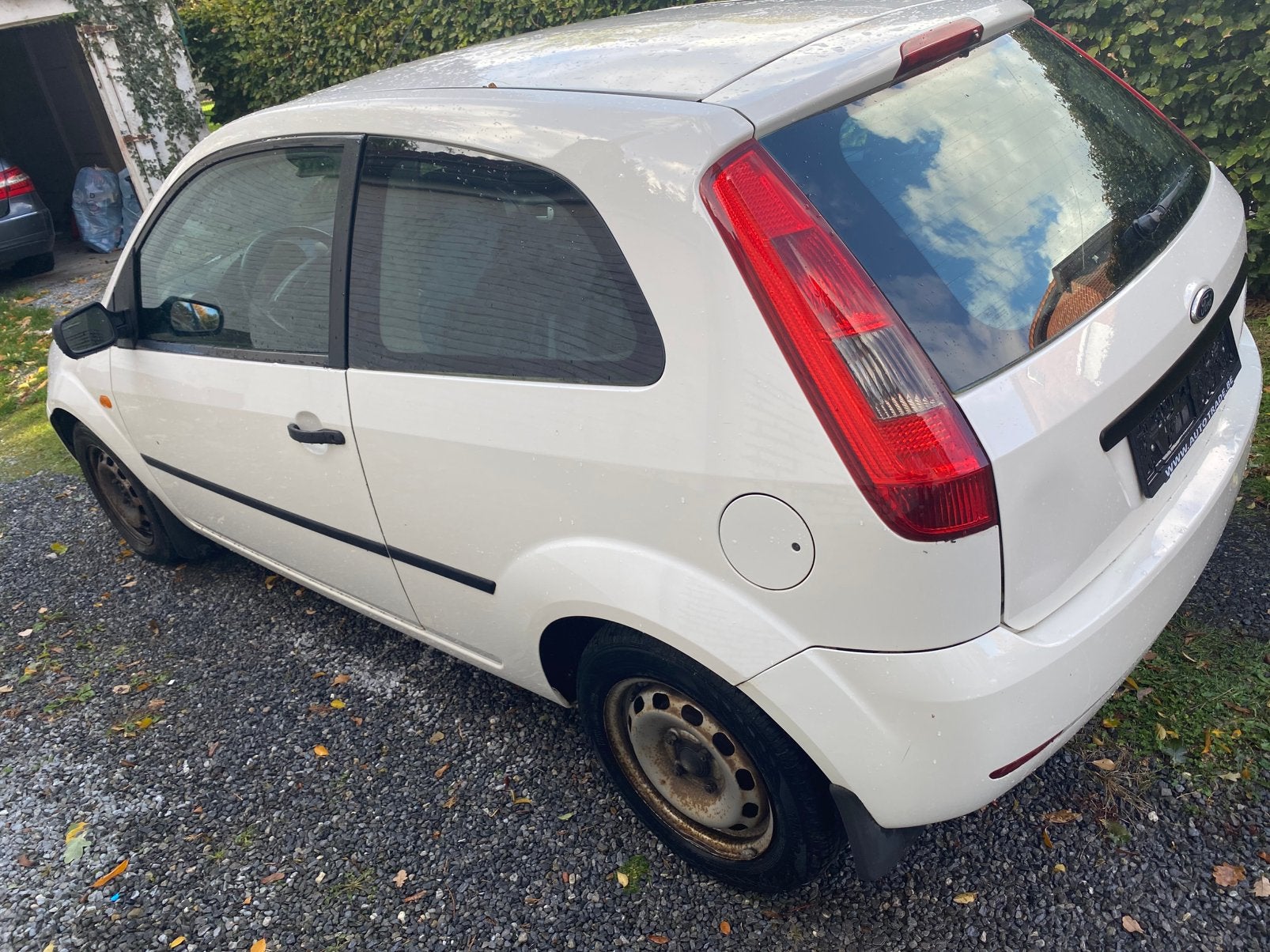 Ford fiesta 1.3 benz bj2005 /195000km gkrdvvrkoop 1650eu, Auto's, Stof, Wit, Handgeschakeld, Grijs
