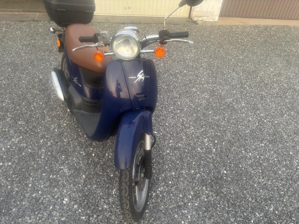 Honda Sky, Fietsen en Brommers, Brommers | Honda, Ophalen, 49 cc, Klasse B (45 km/u), Zo goed als nieuw