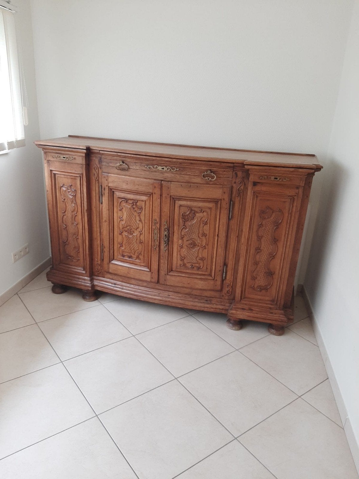 buffet/ enfilade ancien en bois massif sculpté, Enlèvement, Chêne