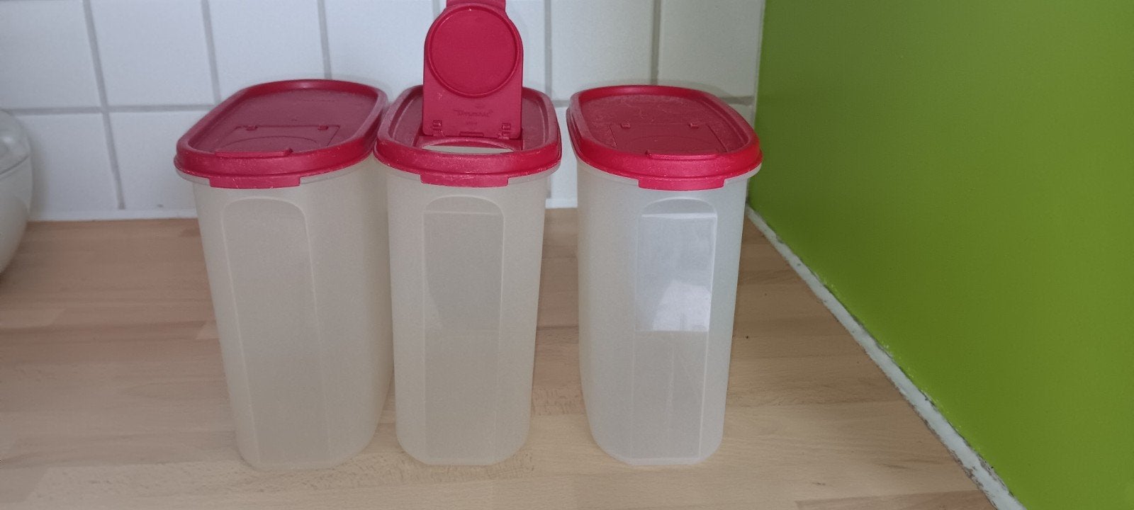 3 boites Tuperwaere avec bec verseur, Maison & Meubles, Cuisine| Tupperware, Utilisé, Boîte