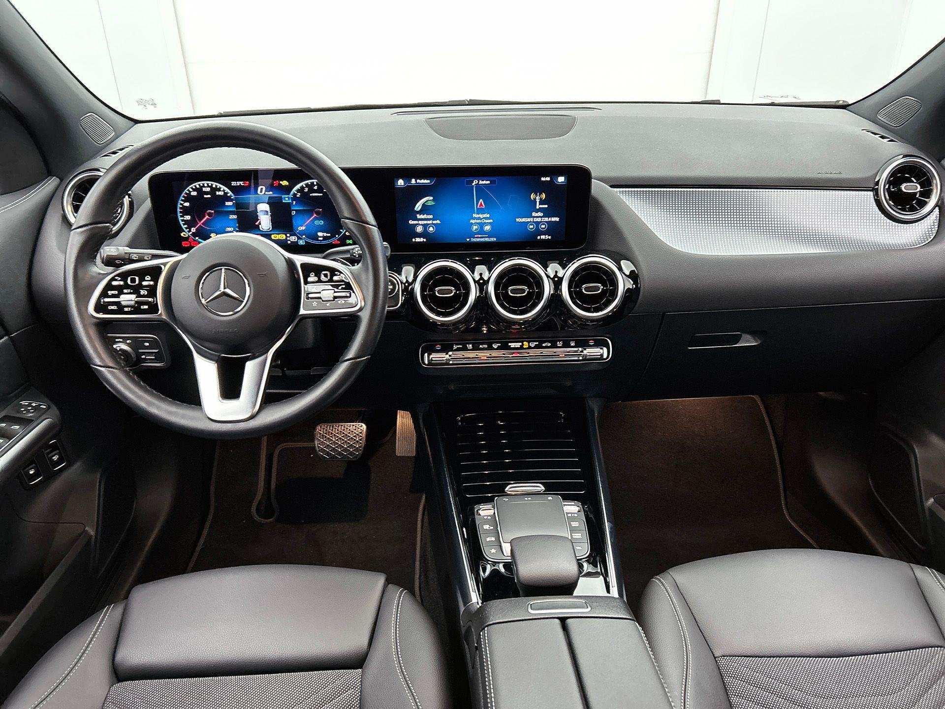 Mercedes-Benz GLA 250 e Luxury Line | Trekhaak | Verwarmde Z, Auto's, Stof, 4 cilinders, 16 kWh, 5 zetels