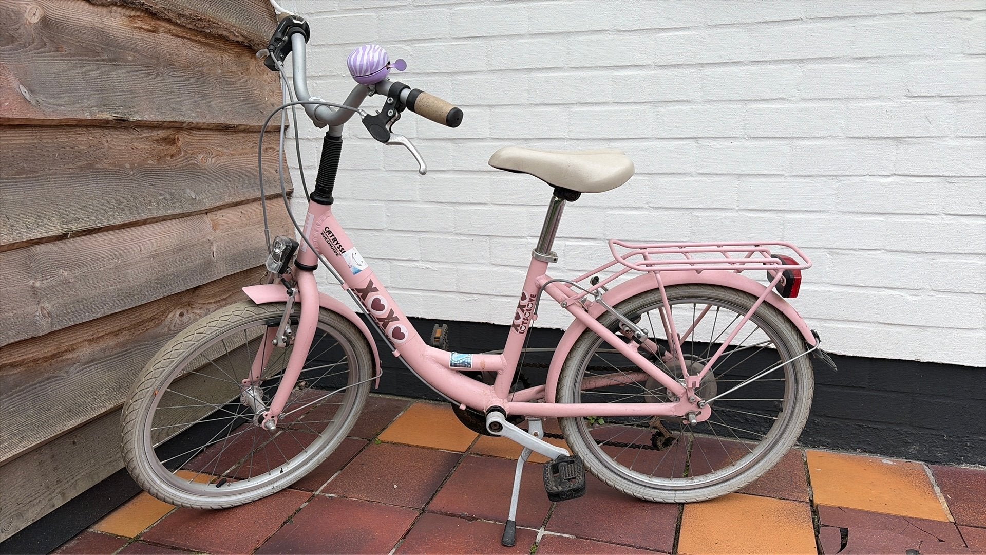 Vélo rose pour fille - marque XOXO, Vitesses, Utilisé, Frein à disque, 20 pouces