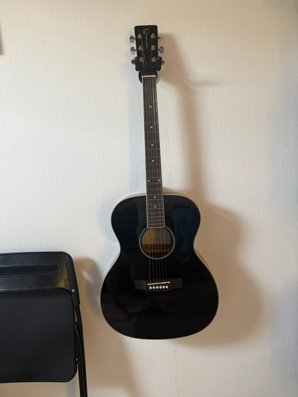 Eastone OM100 BK, Musique & Instruments, Instruments à corde | Guitares | Acoustiques, Enlèvement, Comme neuf