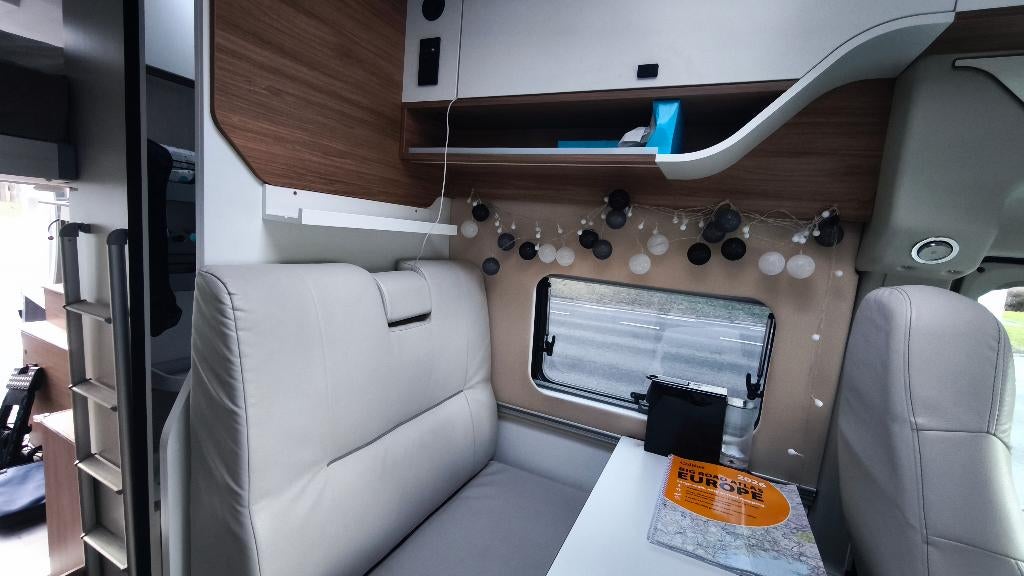 Campervan Pilote V633M: automaat met grote garage, Caravans en Kamperen, Automaat, Chemisch toilet, Buscamper of Camperbus, Fiat