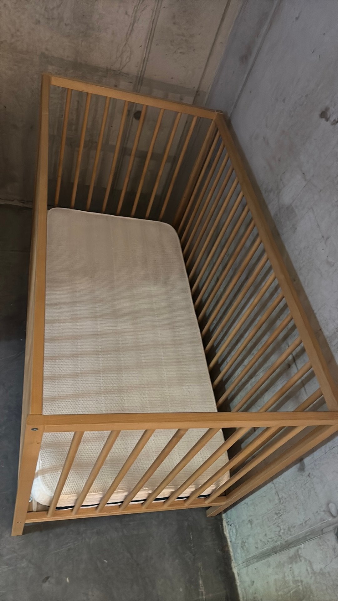 Baby Bedje, Kinderen en Baby's, Babywiegjes en Ledikanten, Ophalen, Zo goed als nieuw