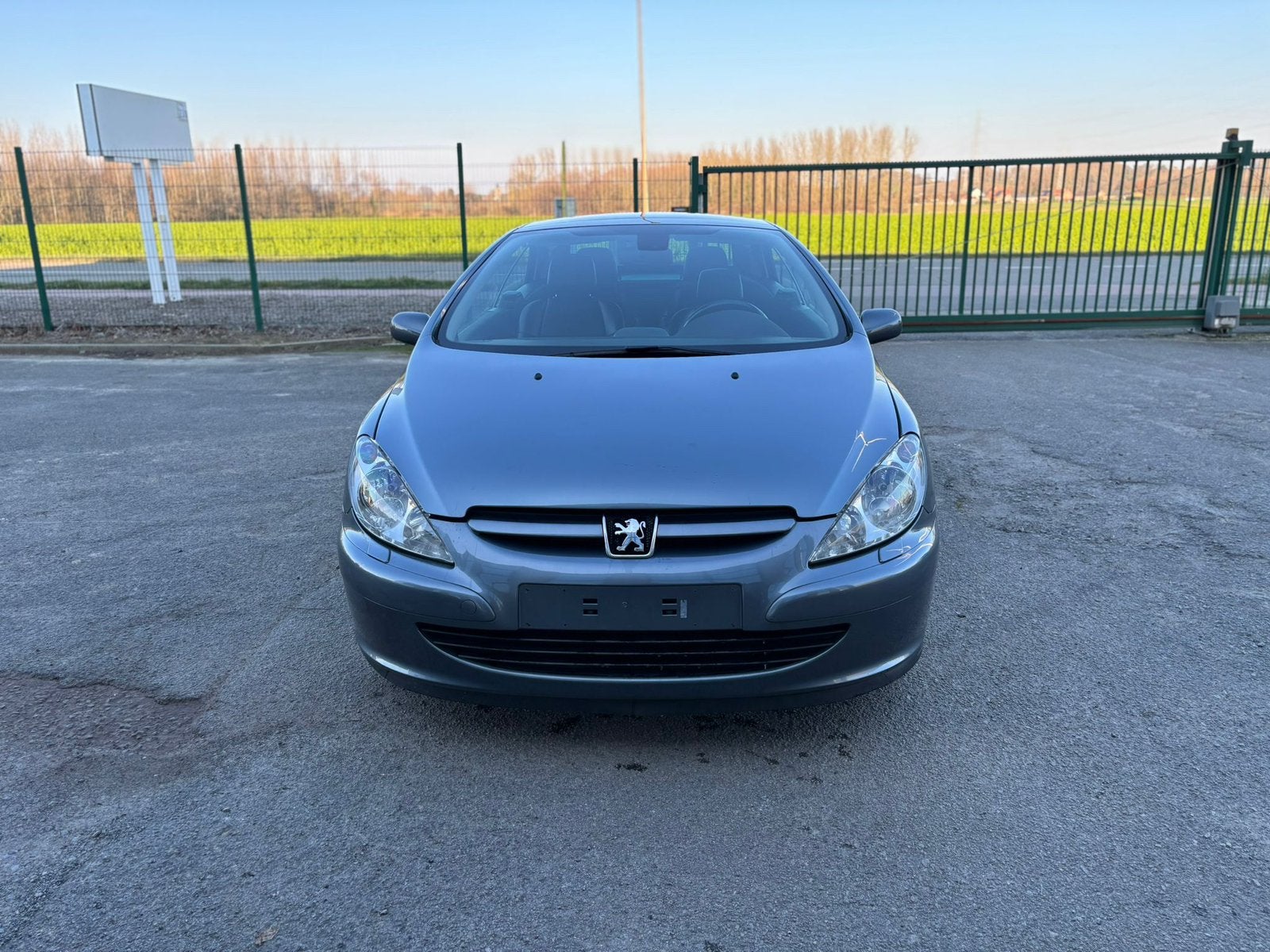 Peugeot 307 2l essence airco, 4 zetels, Cabriolet, https://public.car-pass.be/vhr/e5164a28-3ba4-4305-b55d-c9ba4830387e, Handgeschakeld