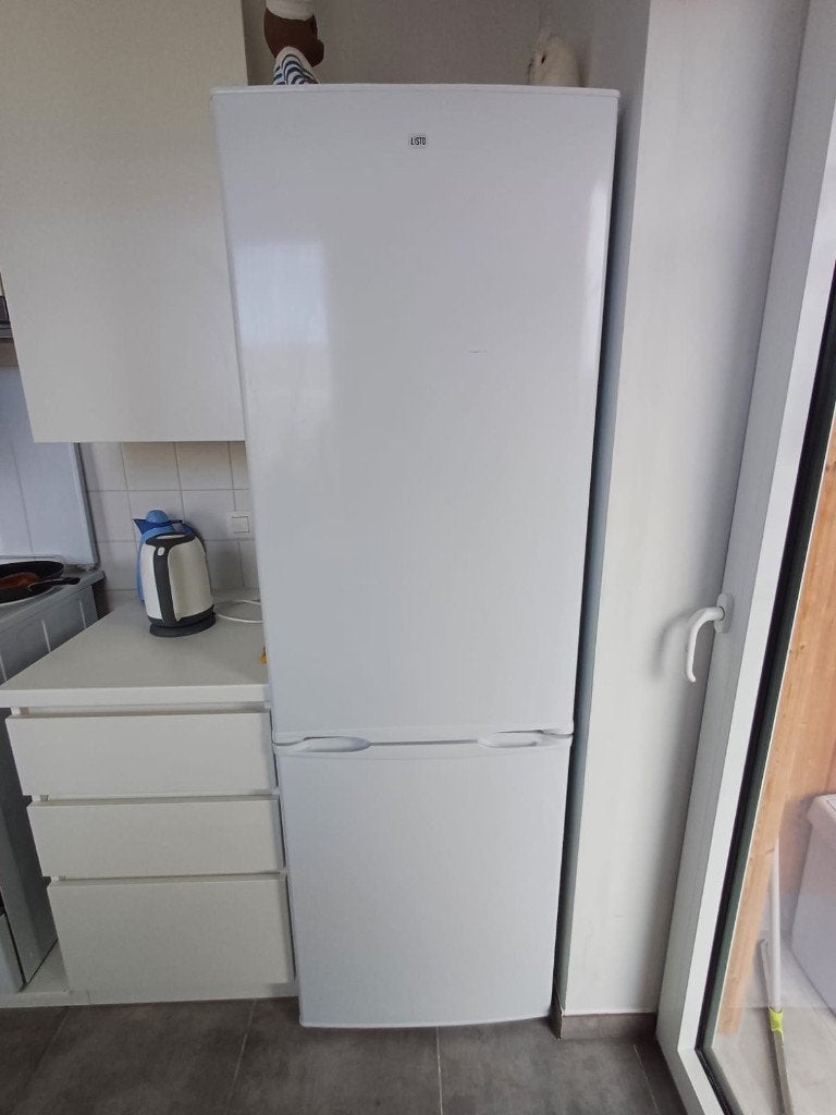 LISTO koelkast-diepvriescombinatie 315L - 2 deurs, Elektronische apparatuur, Ophalen, 200 liter of meer, Met aparte vriezer, 160 cm of meer