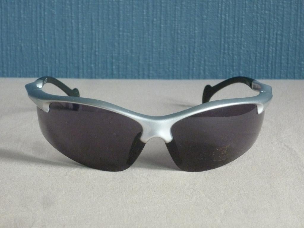 Sportbril met 2 Paar Wisselglazen 100% UV, Ophalen of Verzenden, Nieuw, Overige kleuren, Zonnebril