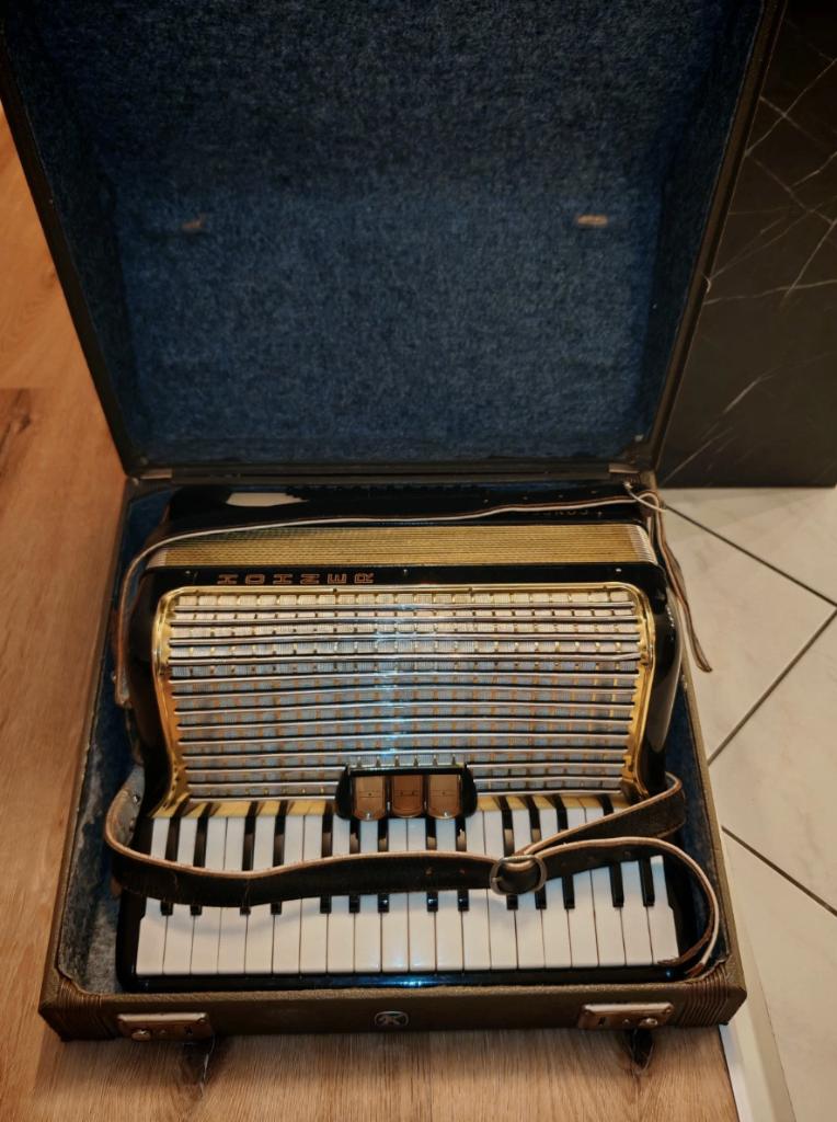 Hohner Concerto II accordeon, Gebruikt, 72-bas, Met koffer, Hohner