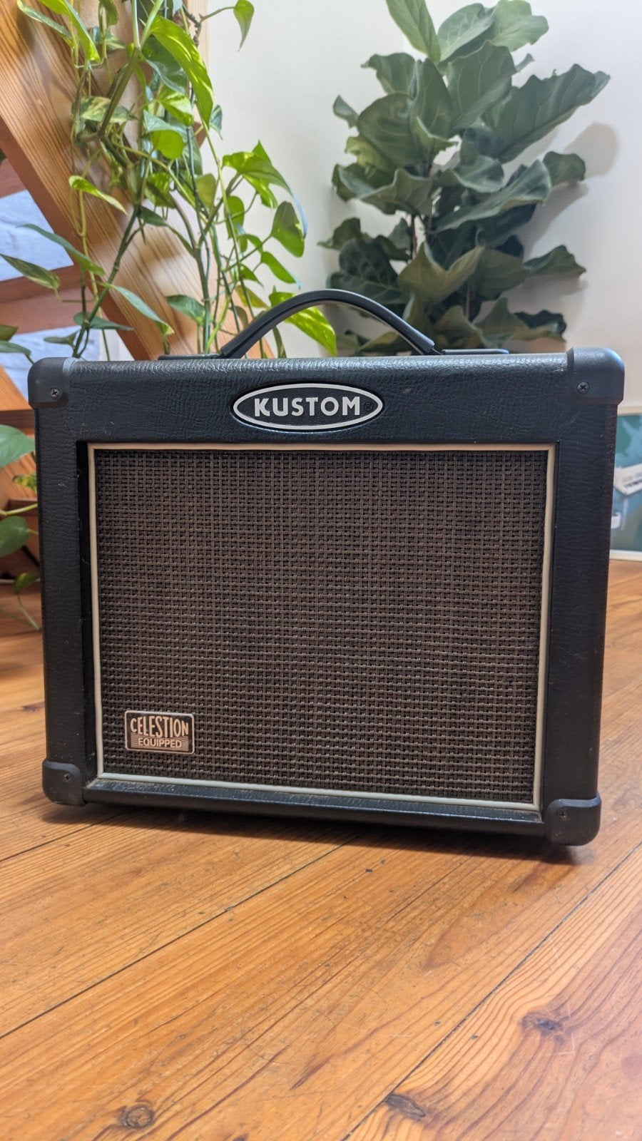 Ampli guitare 15w de répétition 

Bon état général, révisé, Musique & Instruments, Enlèvement, Utilisé, Guitare, Moins de 50 watts