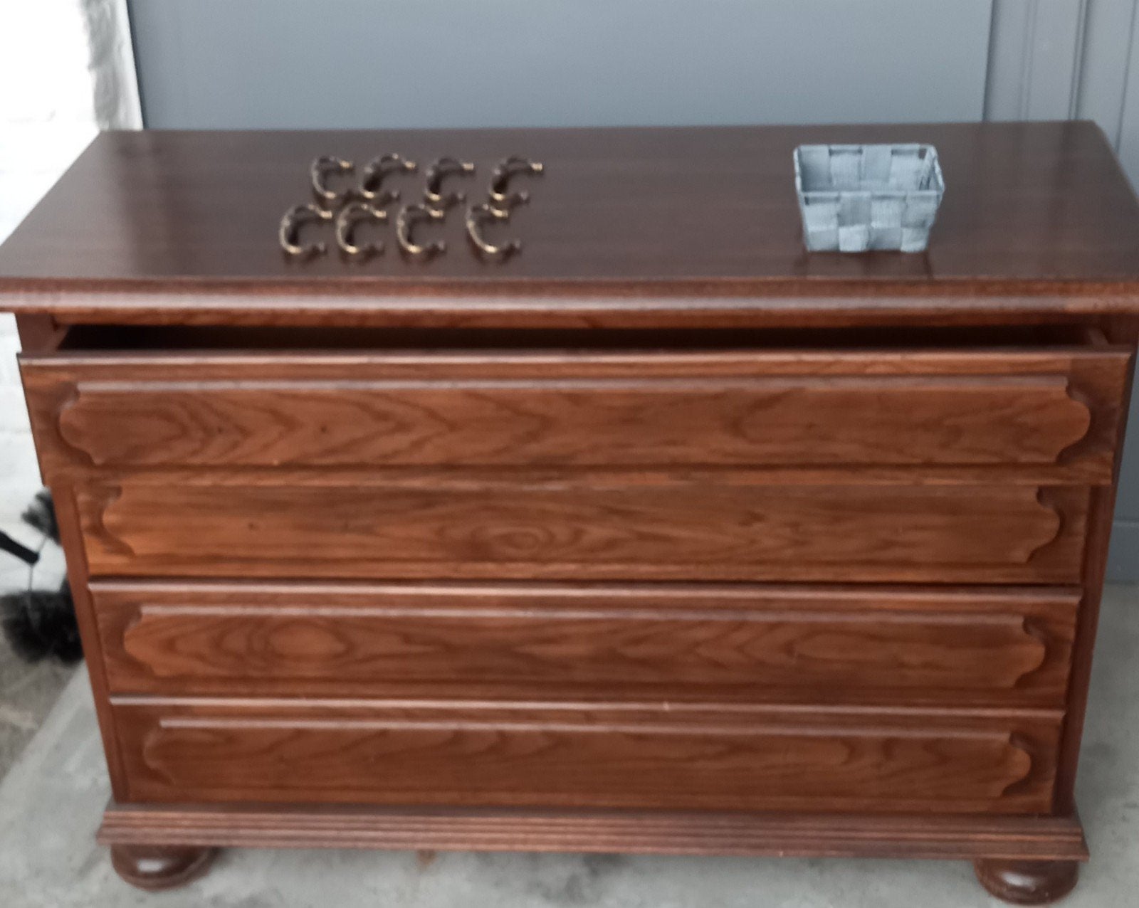 Rustieke commode, Ophalen