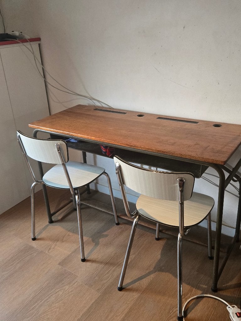 Gratis!! lessenaar met 2 stoelen, Enlèvement, Utilisé, Table(s) et Chaise(s)
